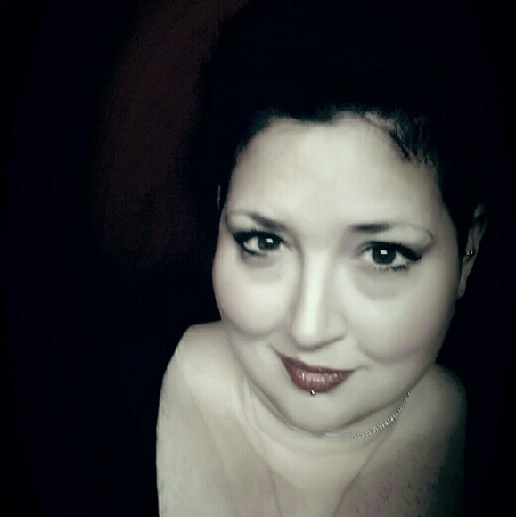 Meet your Posher, J - Picture 1 of 2